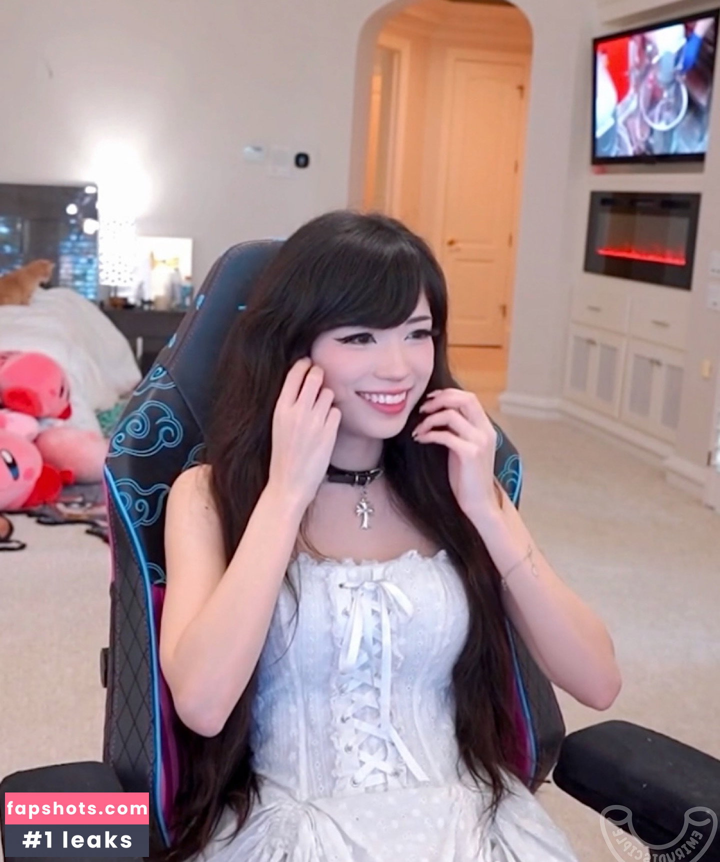 Emiru gallery photo #752