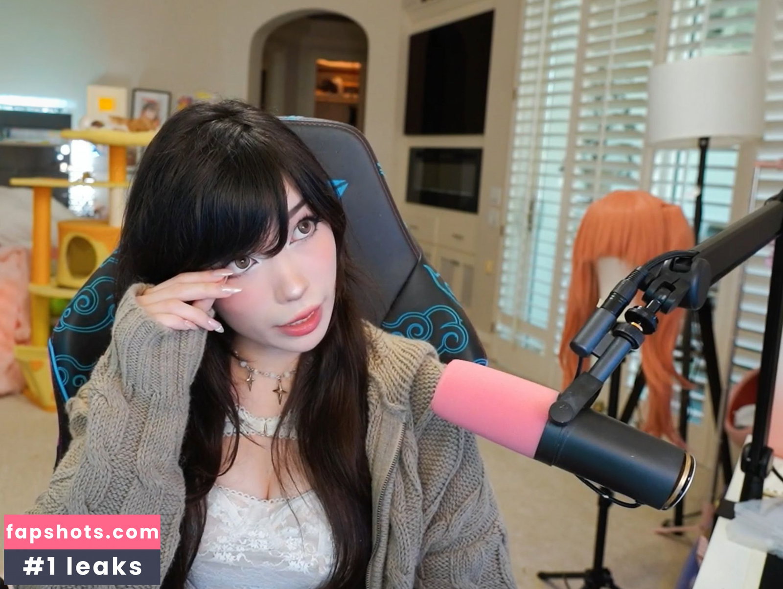 Emiru gallery photo #3877
