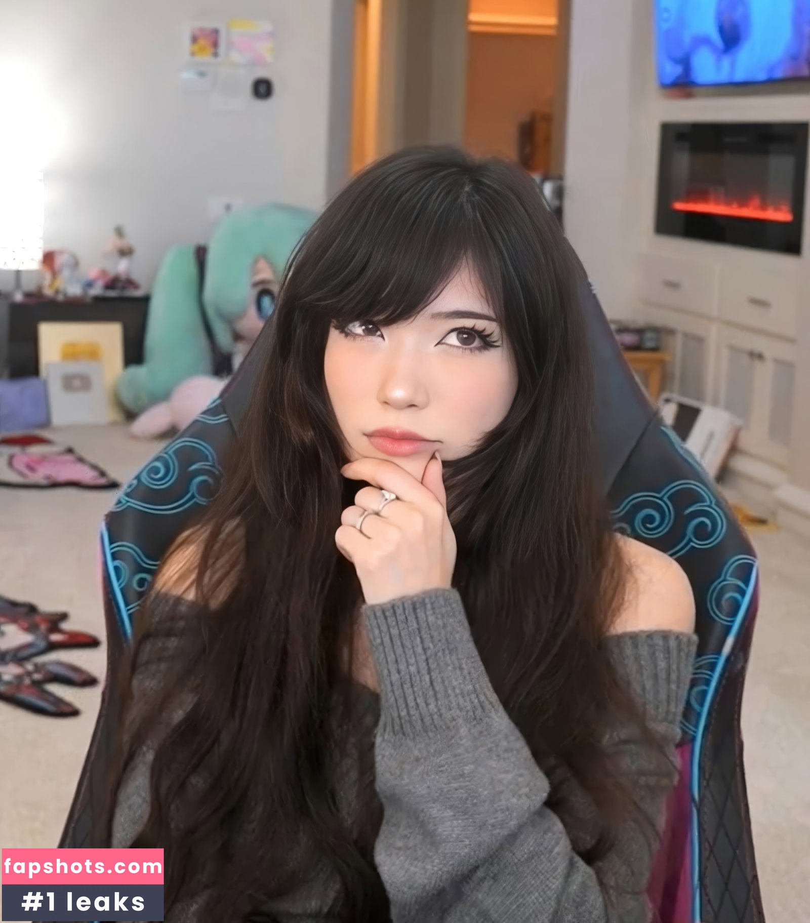 Emiru gallery photo #681