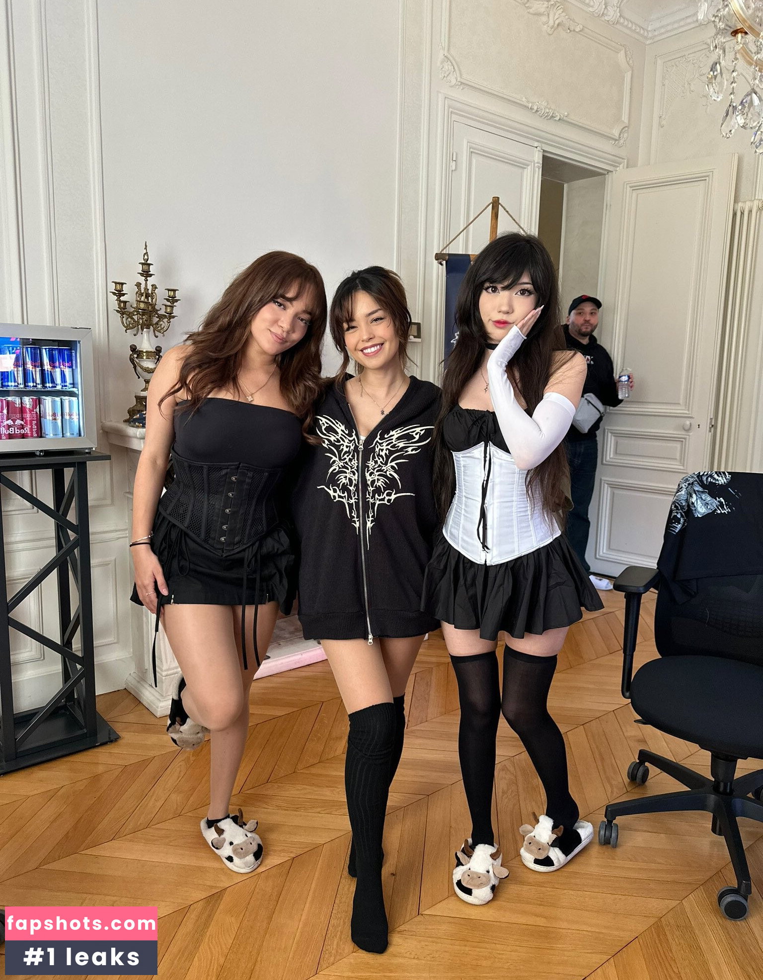 Emiru gallery photo #1584