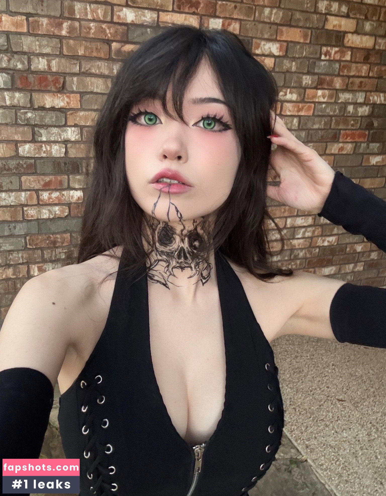 Emiru gallery photo #1150