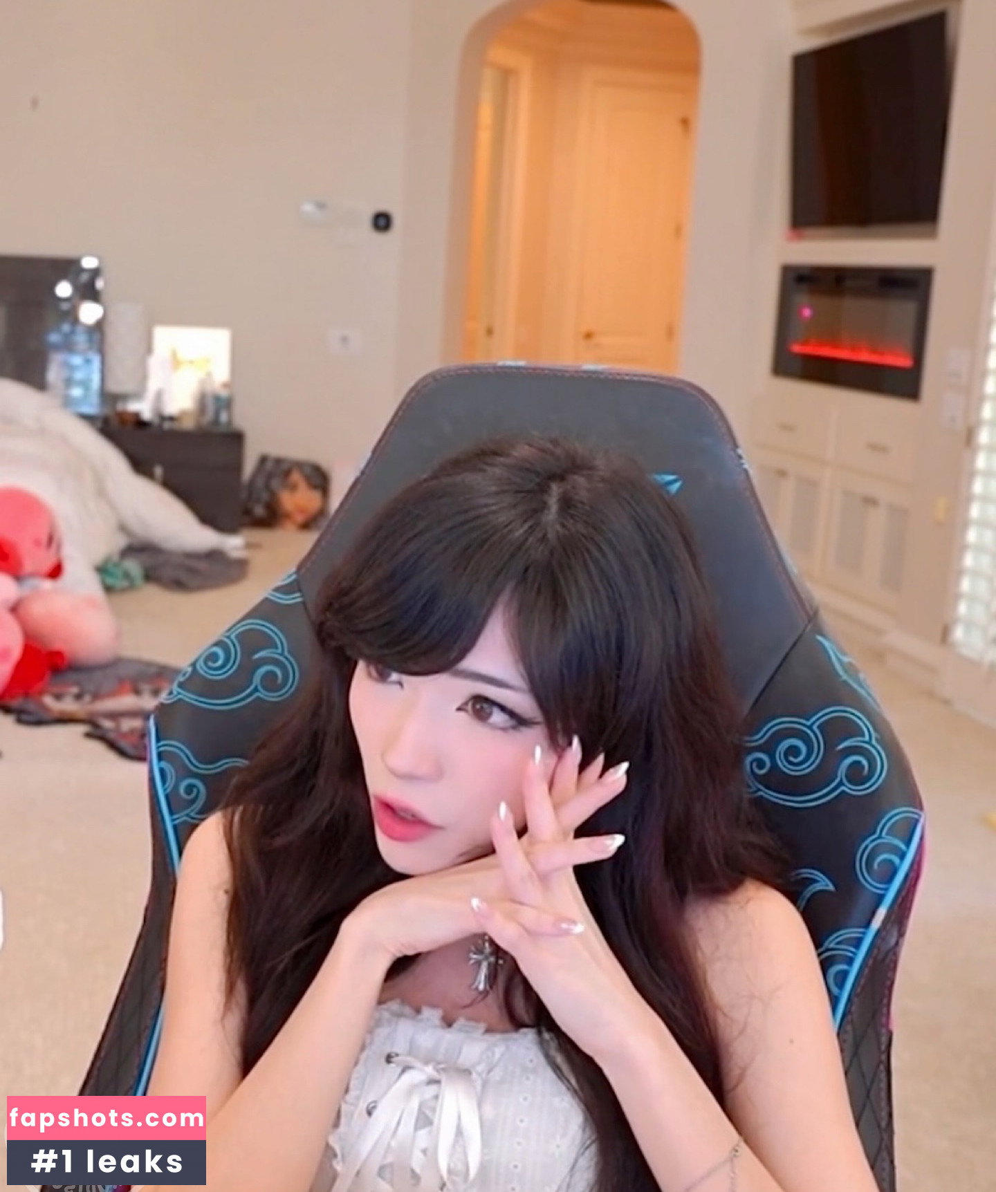 Emiru gallery photo #3442