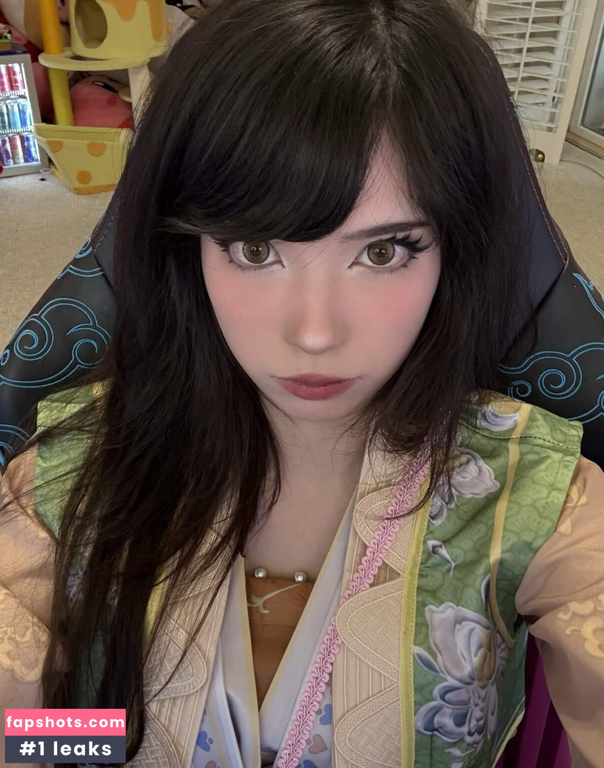 Emiru gallery photo #763