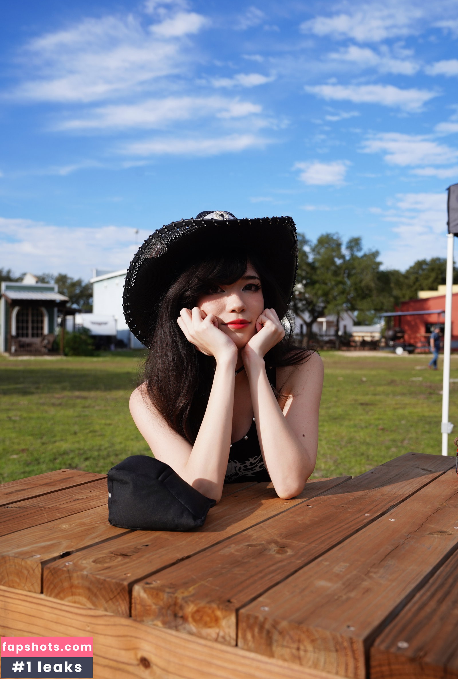 Emiru gallery photo #3133