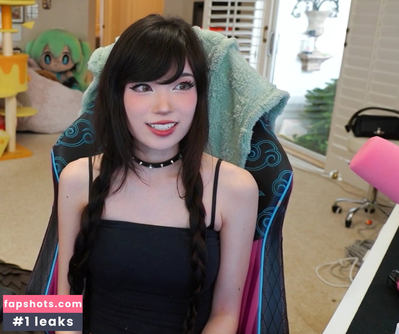 Emiru gallery photo #3672
