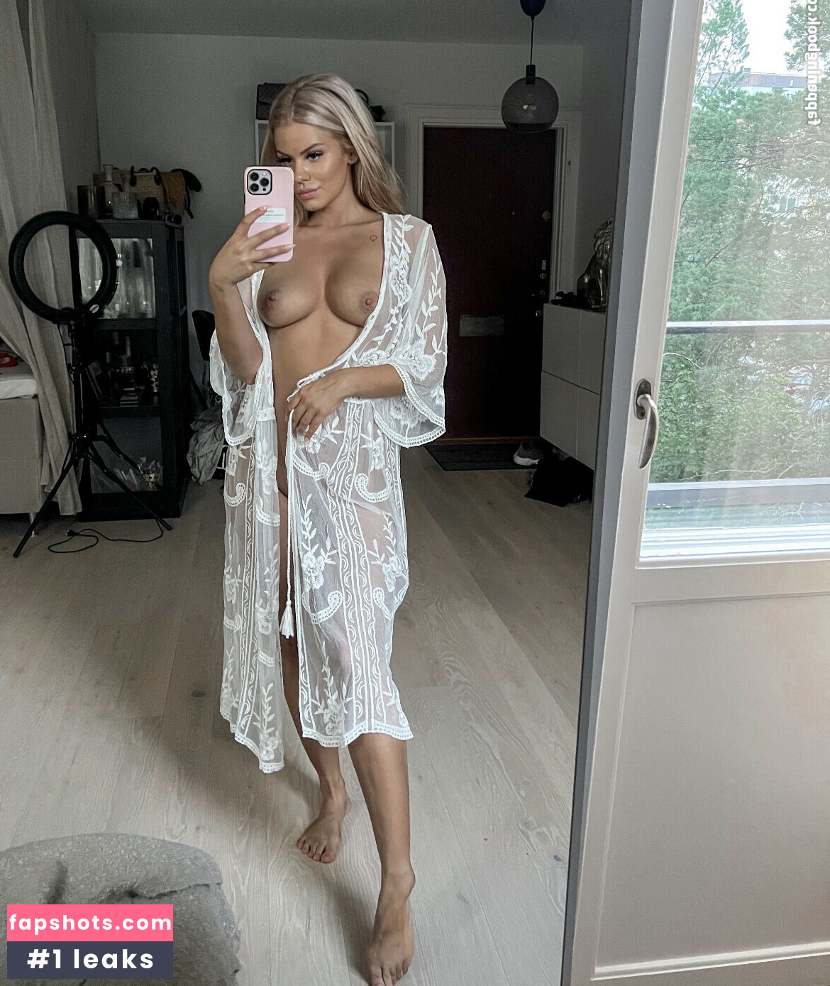 Emisecrets gallery photo #4