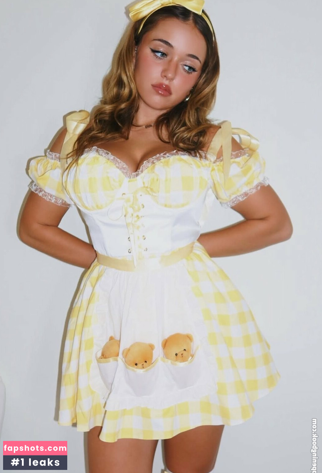 Emma Borin gallery photo #2