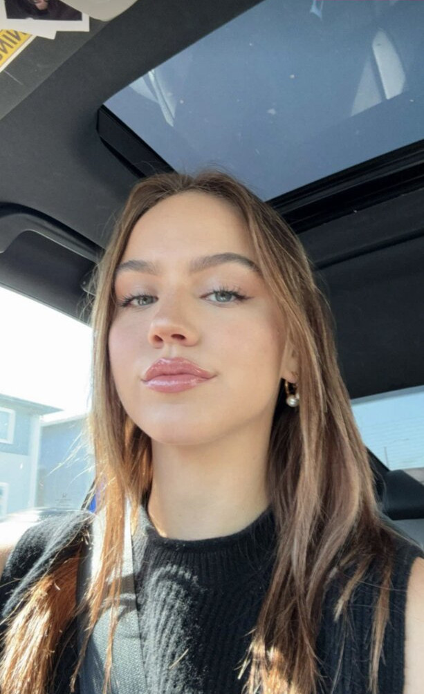 emma-brooks gallery photo #1035