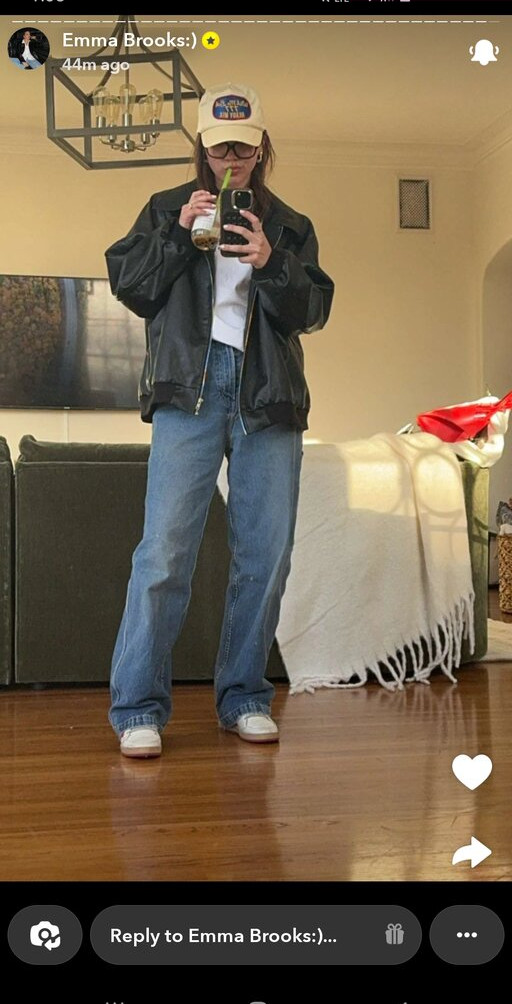 emma-brooks gallery photo #1037