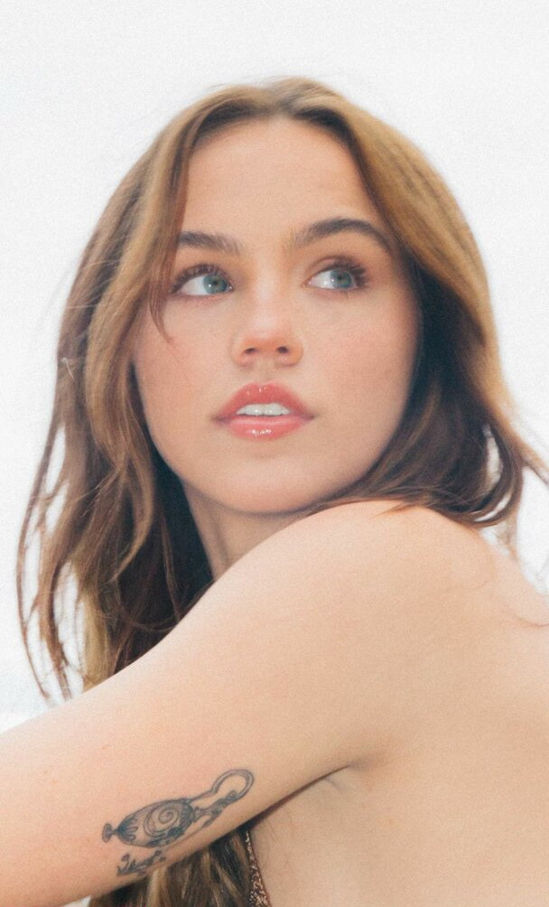 emma-brooks gallery photo #1053