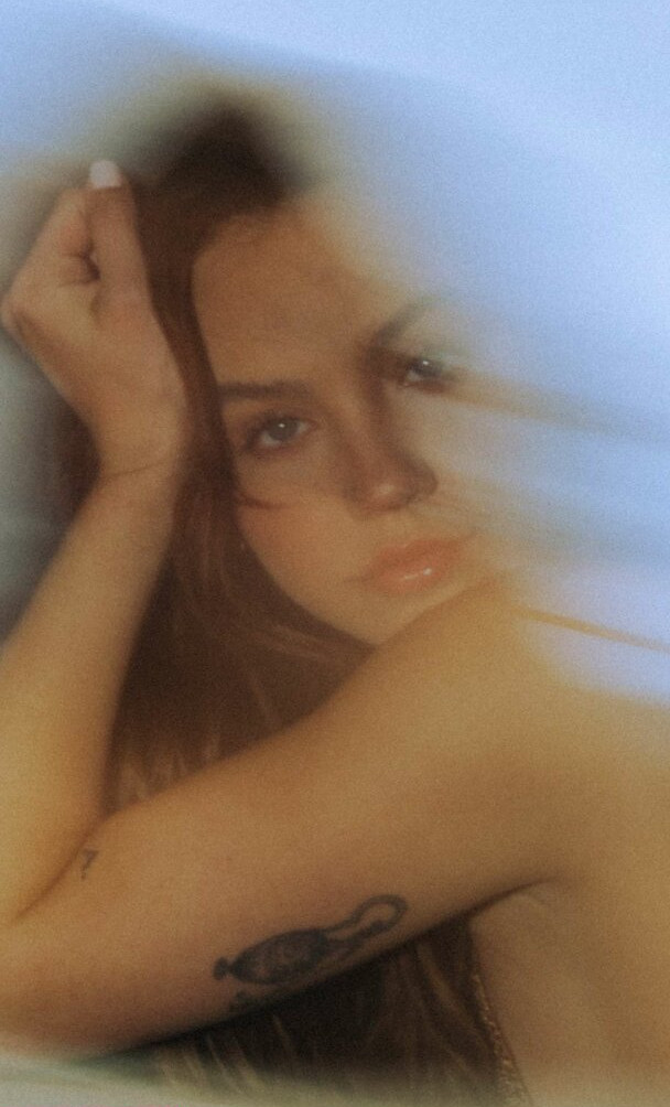 emma-brooks gallery photo #1054