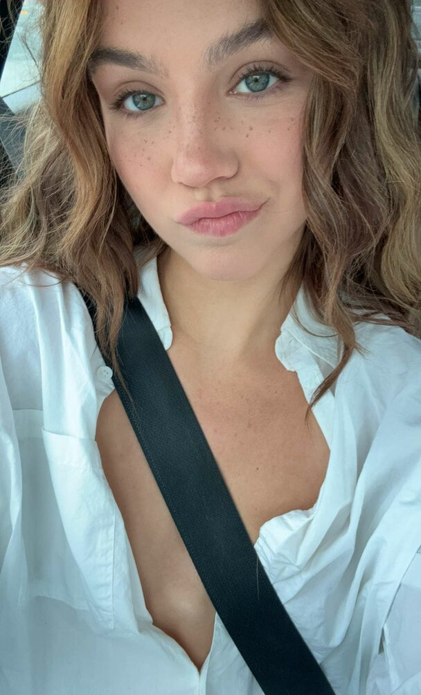 emma-brooks gallery photo #1065