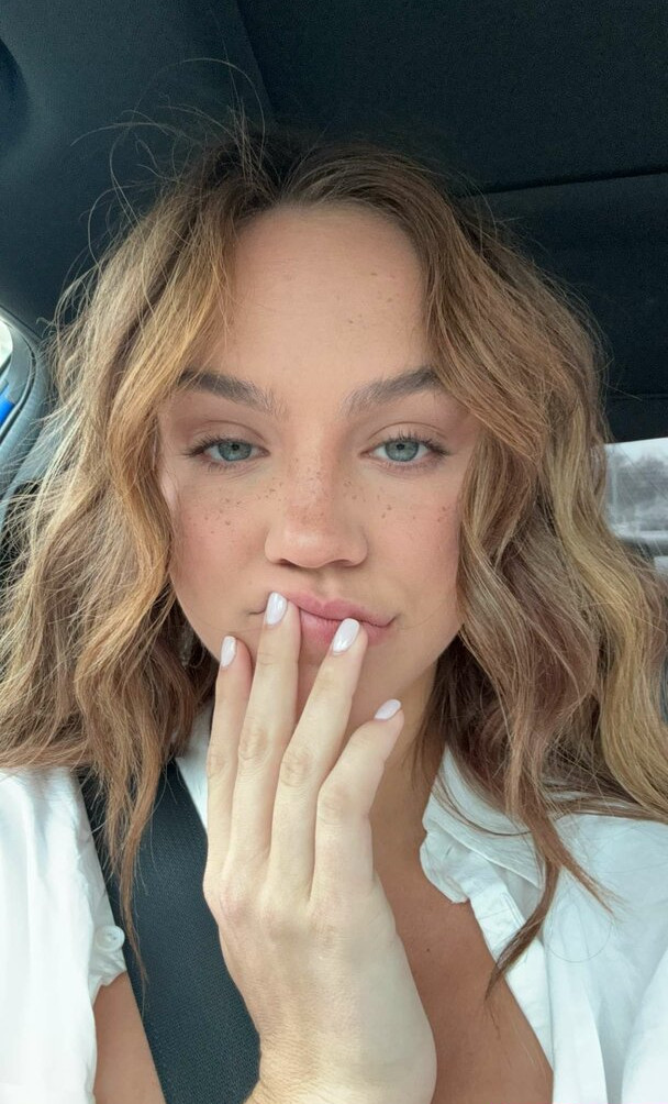 emma-brooks gallery photo #1067