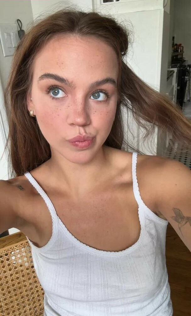 emma-brooks gallery photo #1069