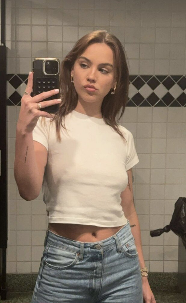 emma-brooks gallery photo #1070