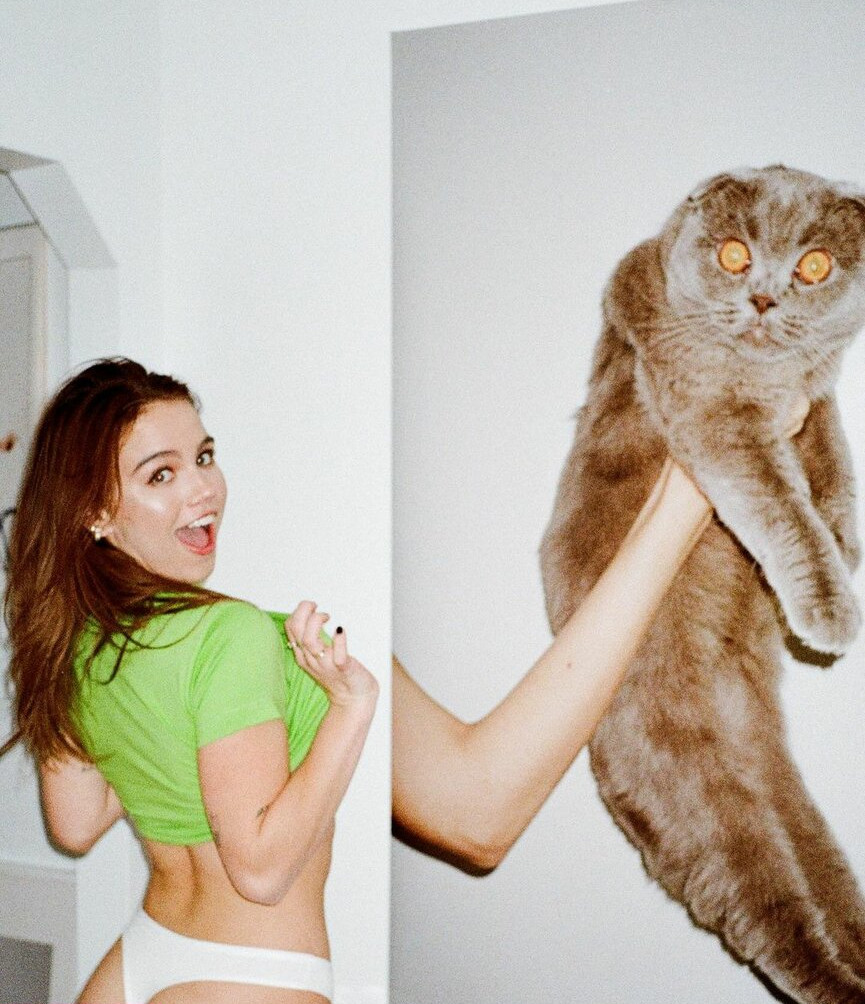 emma-brooks gallery photo #1071