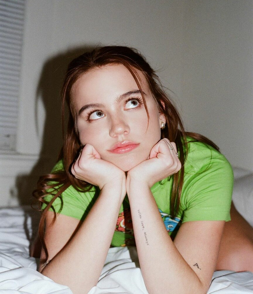 emma-brooks gallery photo #1072