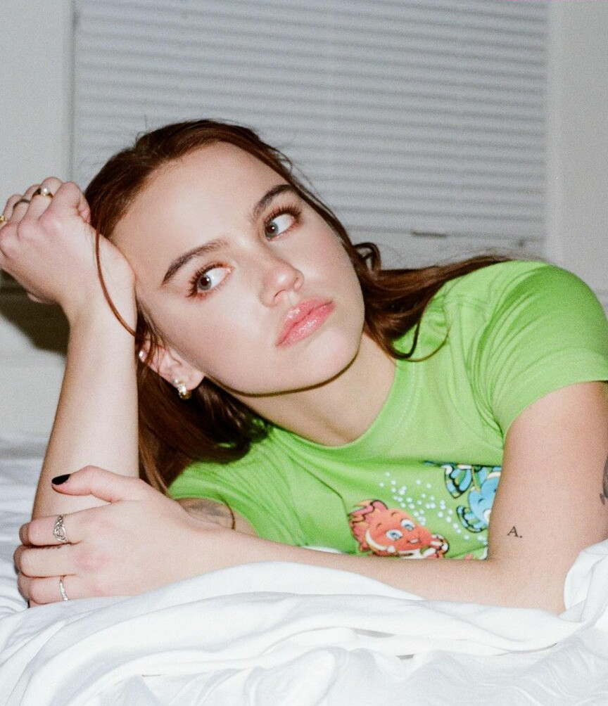 emma-brooks gallery photo #1074