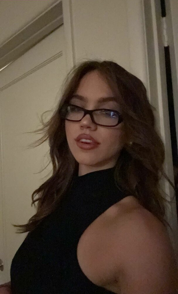 emma-brooks gallery photo #1078