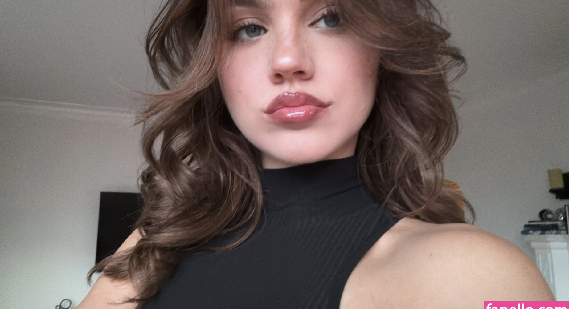 emma-brooks gallery photo #1080