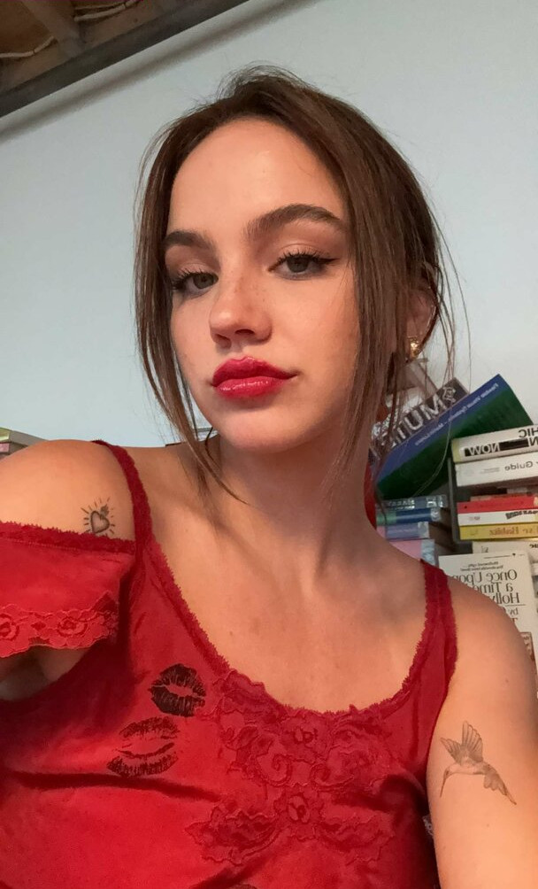 emma-brooks gallery photo #1083