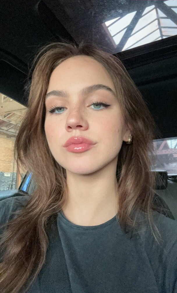 emma-brooks gallery photo #1084