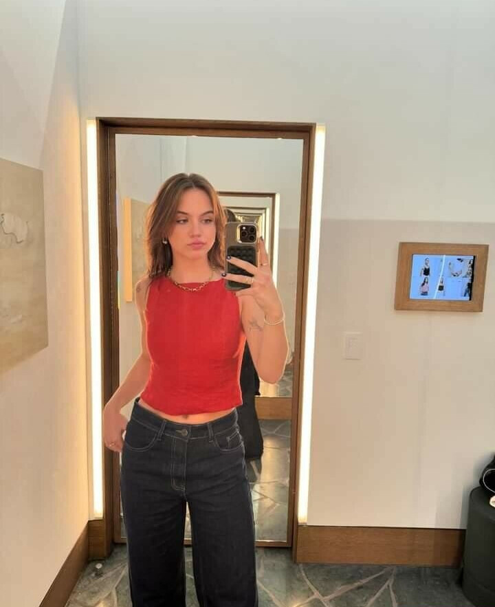 emma-brooks gallery photo #1090