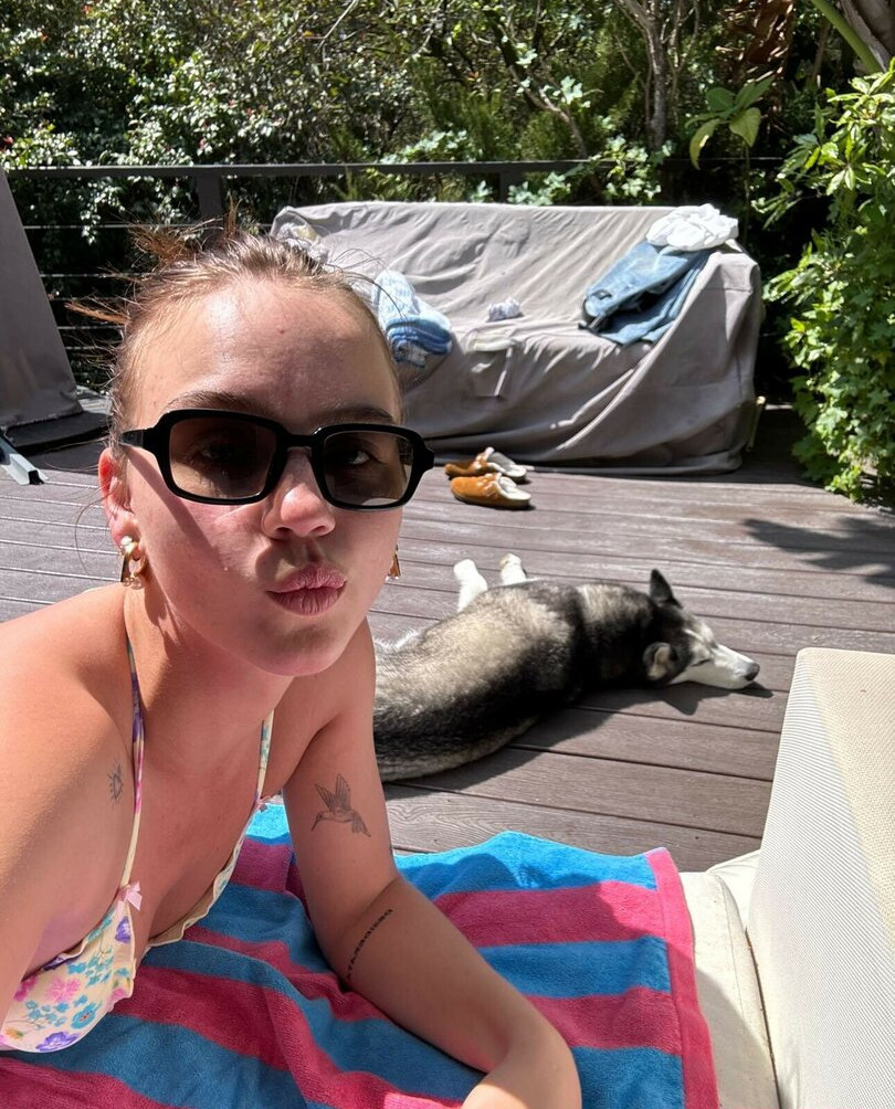 emma-brooks gallery photo #1092