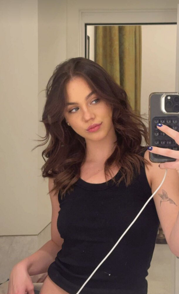 emma-brooks gallery photo #1119