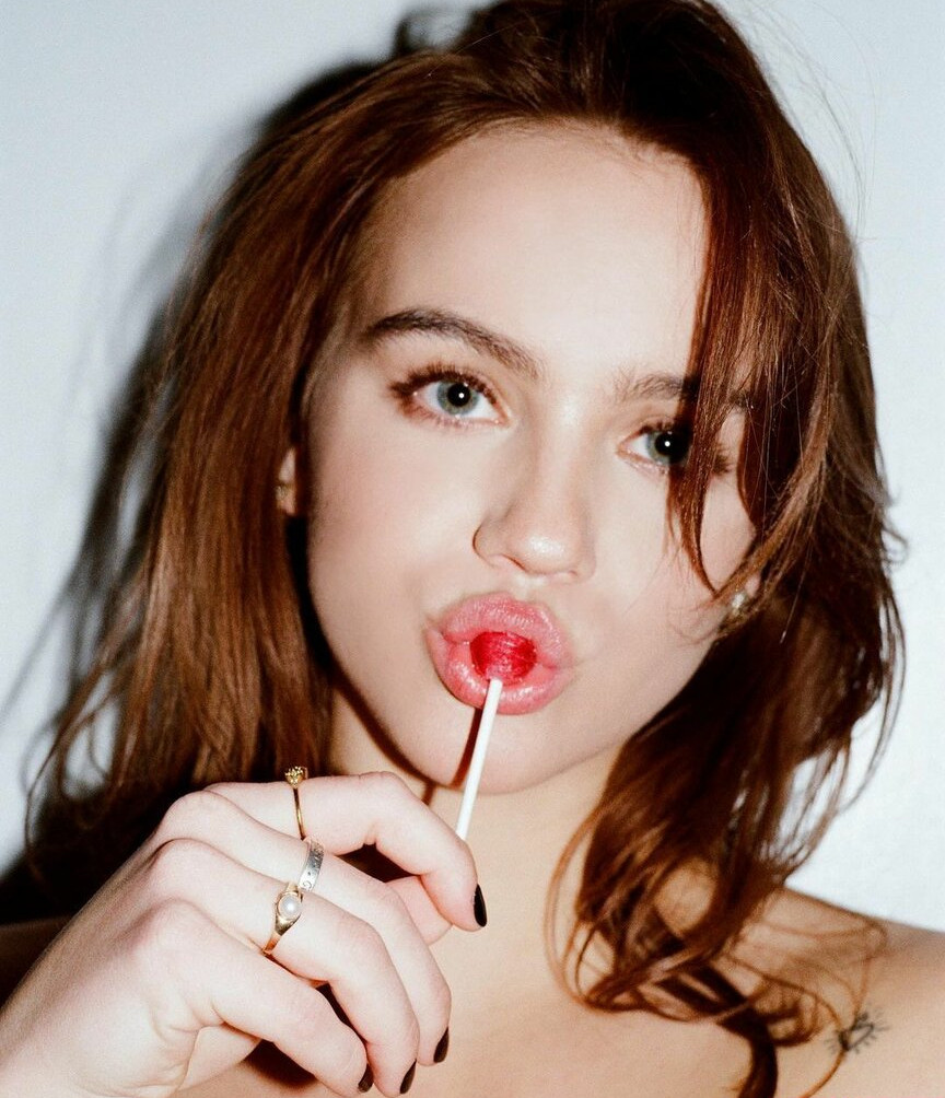 emma-brooks gallery photo #1127