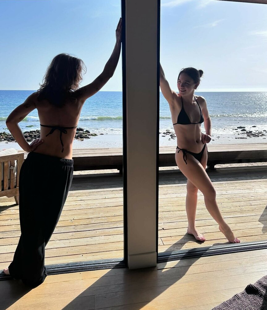 emma-brooks gallery photo #1129