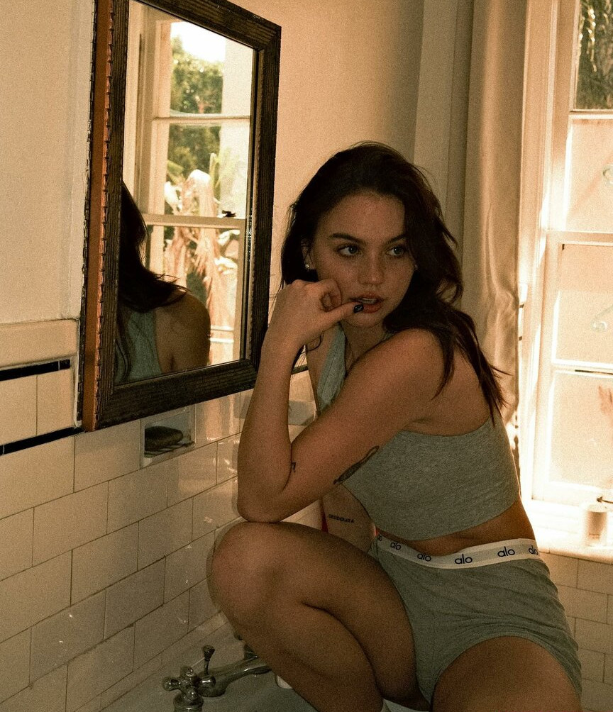 emma-brooks gallery photo #1136