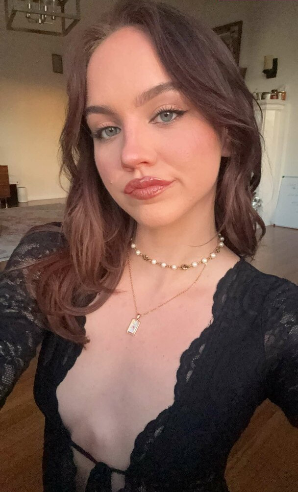 emma-brooks gallery photo #1137