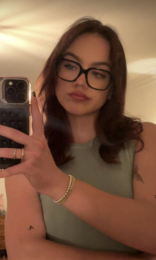 emma-brooks gallery photo #1145