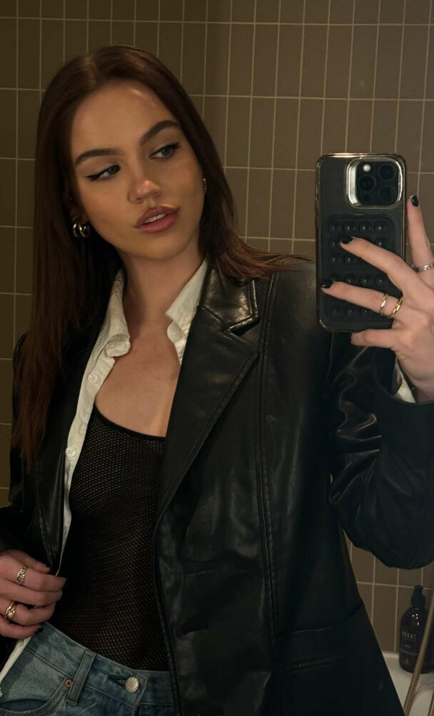 emma-brooks gallery photo #1149