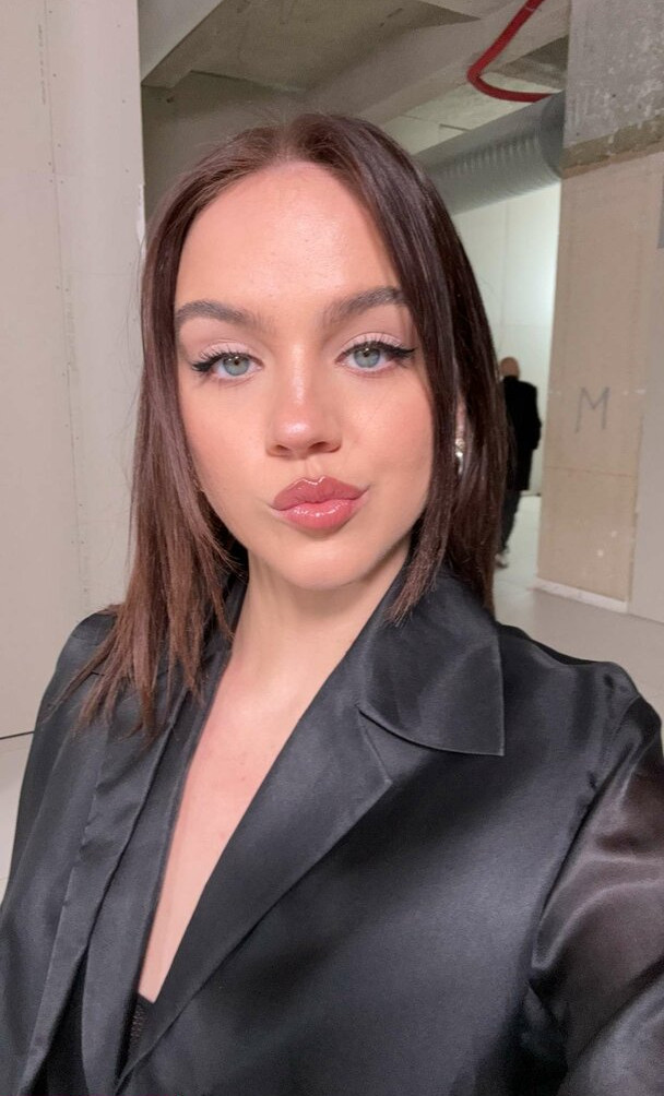 emma-brooks gallery photo #1150