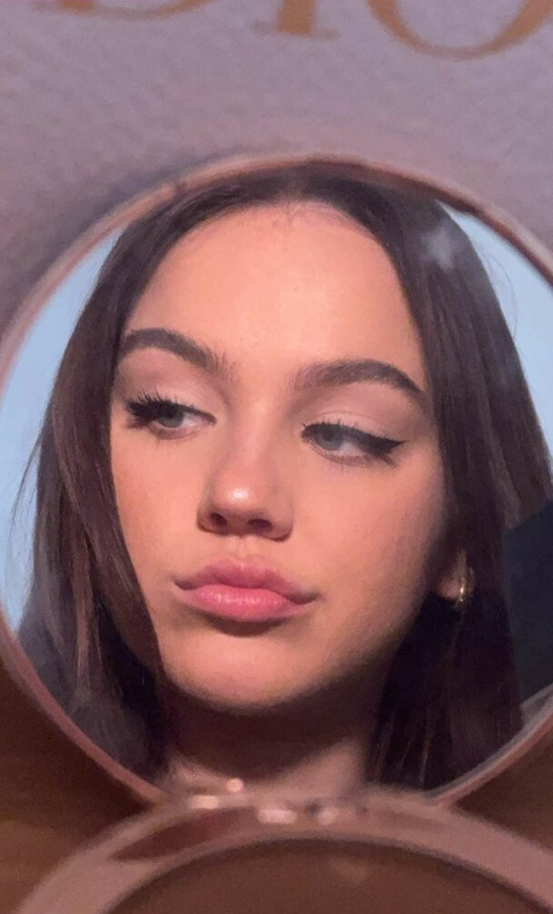 emma-brooks gallery photo #1152