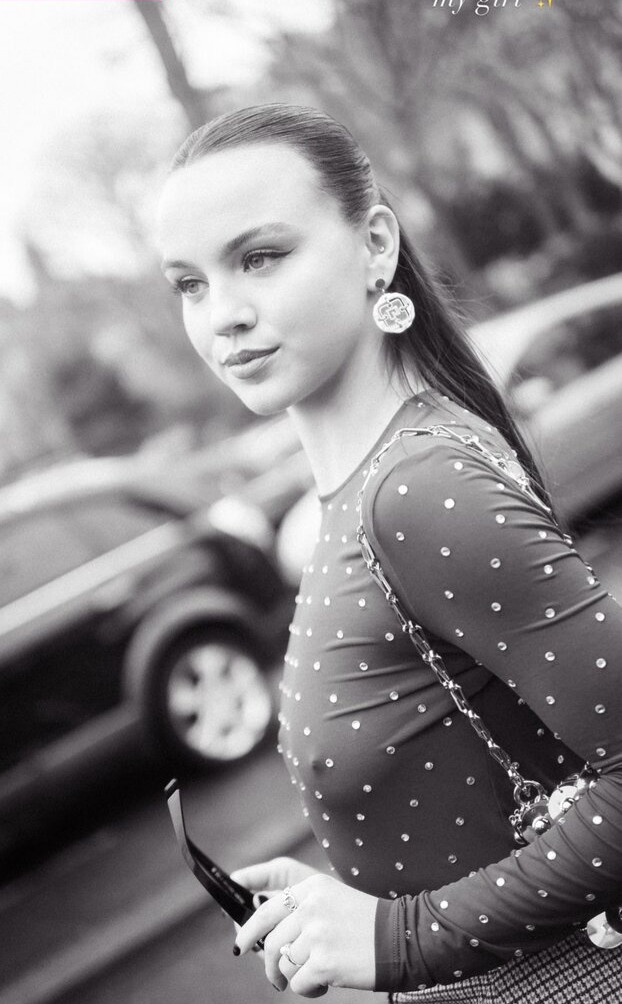 emma-brooks gallery photo #1155