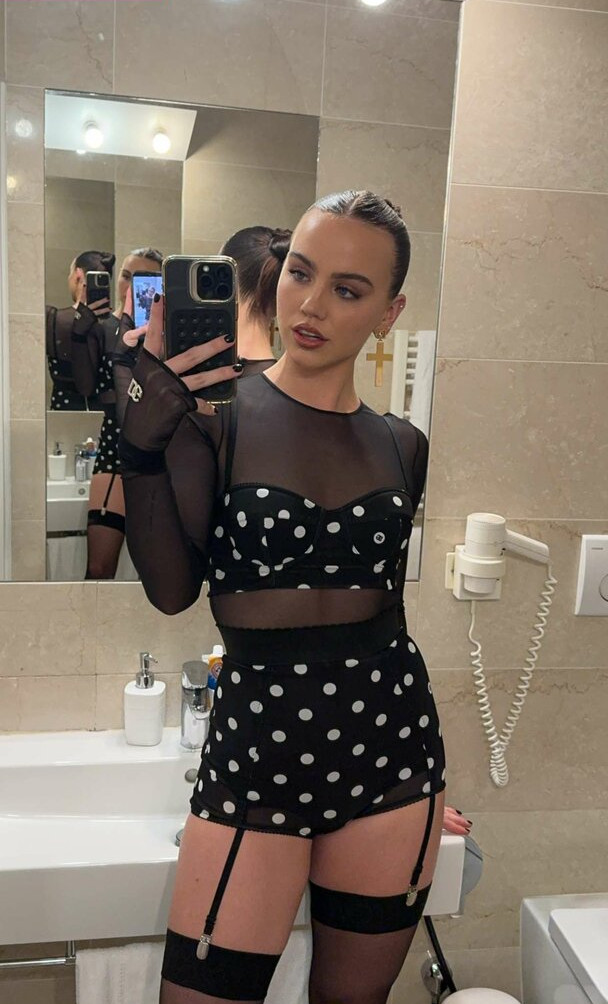 emma-brooks gallery photo #1169