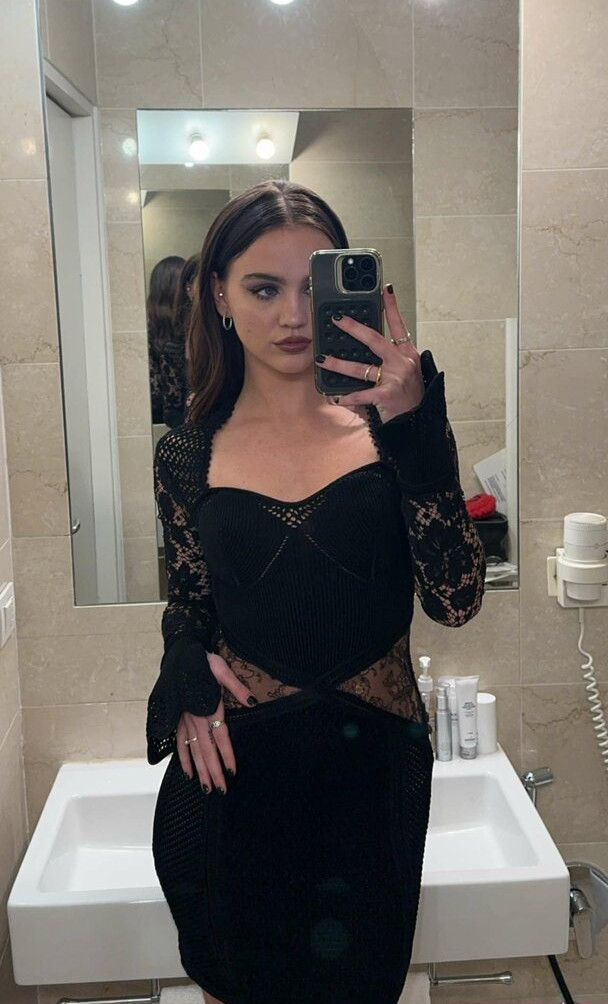 emma-brooks gallery photo #1177