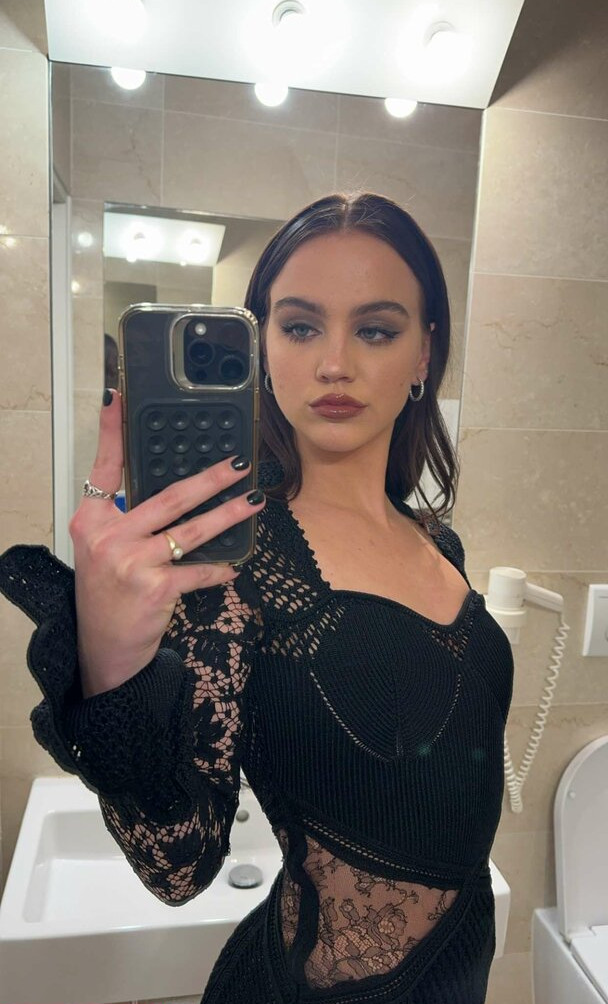 emma-brooks gallery photo #1178