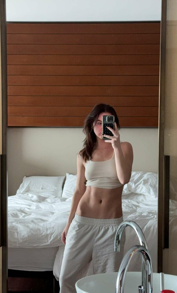 emma-brooks gallery photo #1180