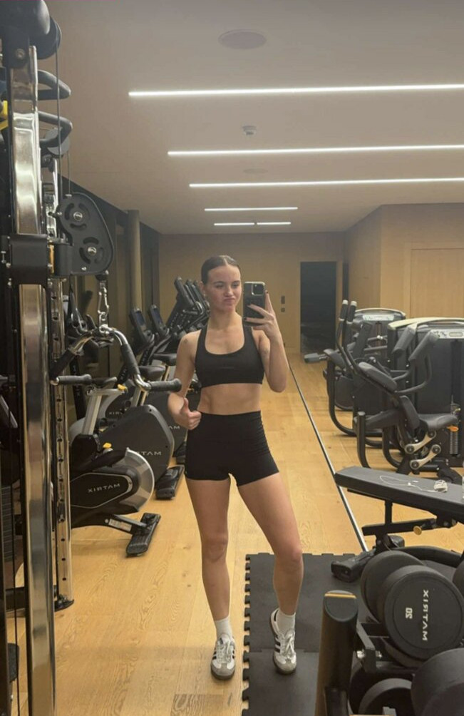 emma-brooks gallery photo #1182