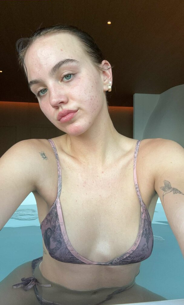 emma-brooks gallery photo #1185