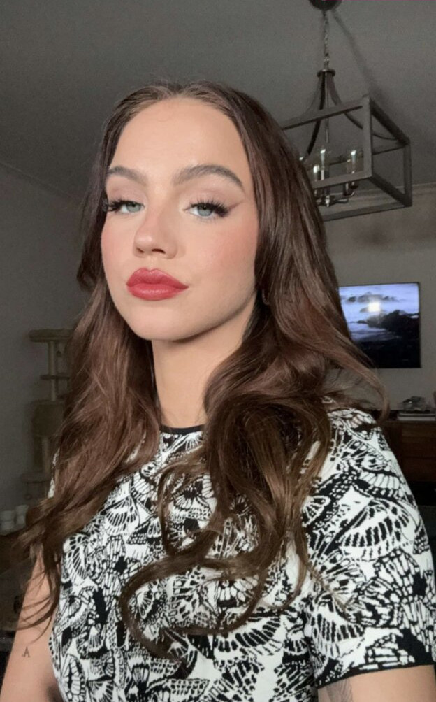 emma-brooks gallery photo #1200