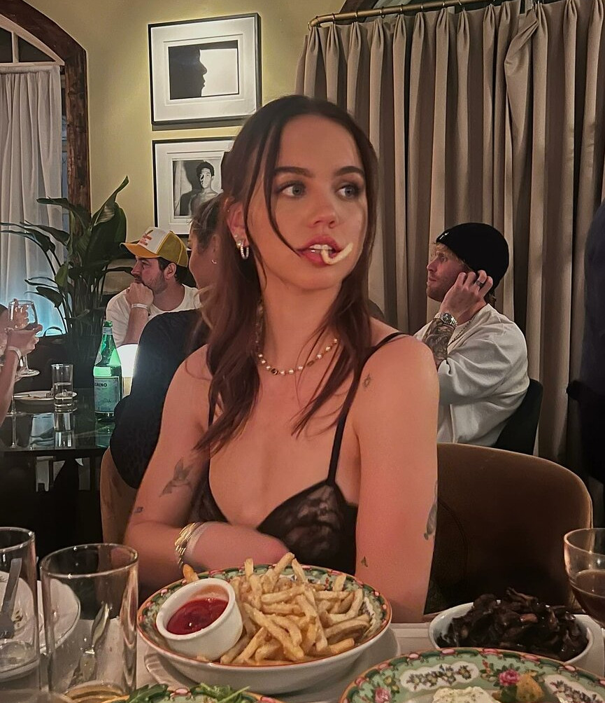 emma-brooks gallery photo #1214