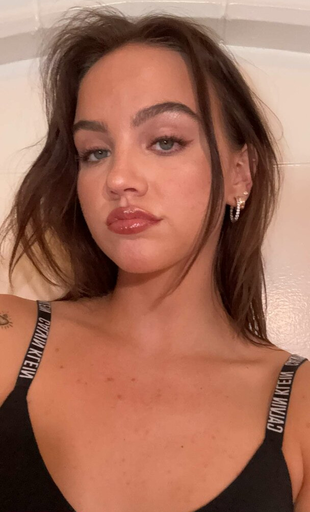 emma-brooks gallery photo #1224