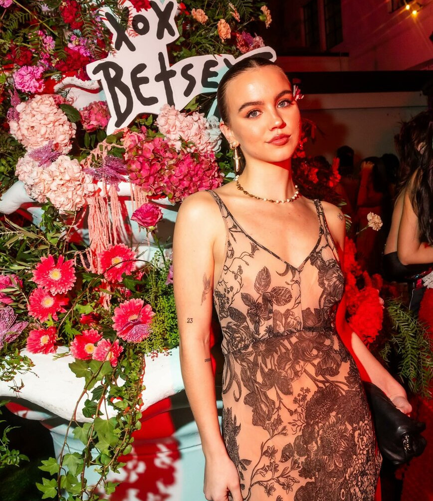 emma-brooks gallery photo #1227