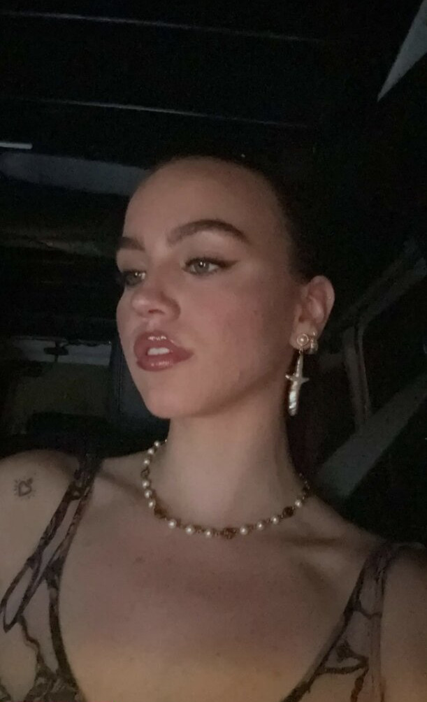 emma-brooks gallery photo #1229