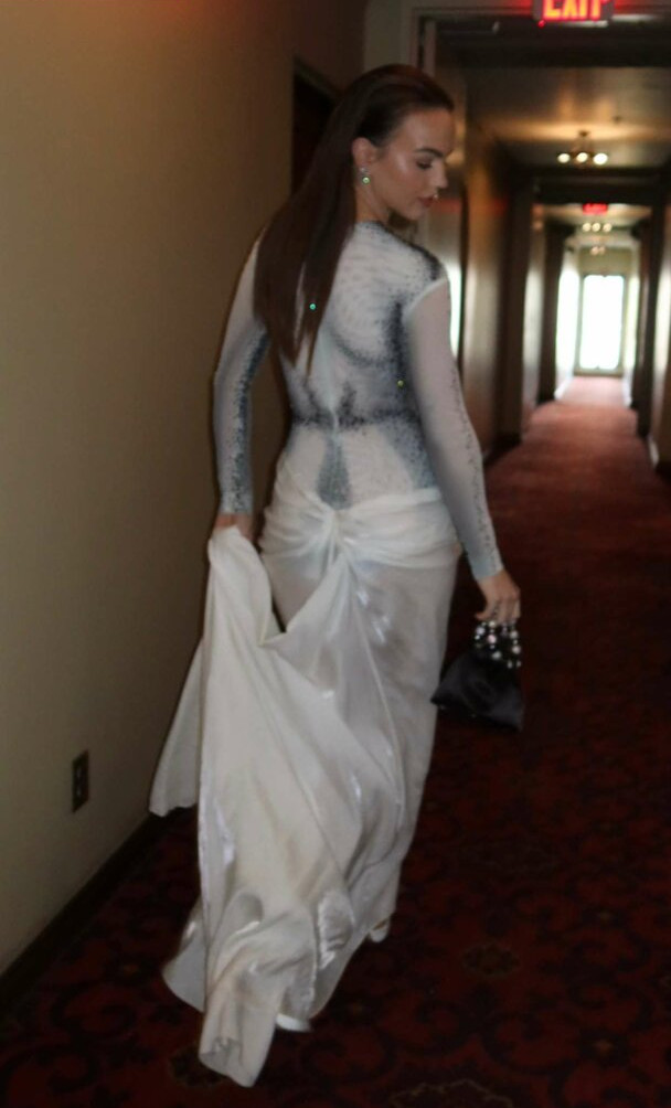 emma-brooks gallery photo #1231